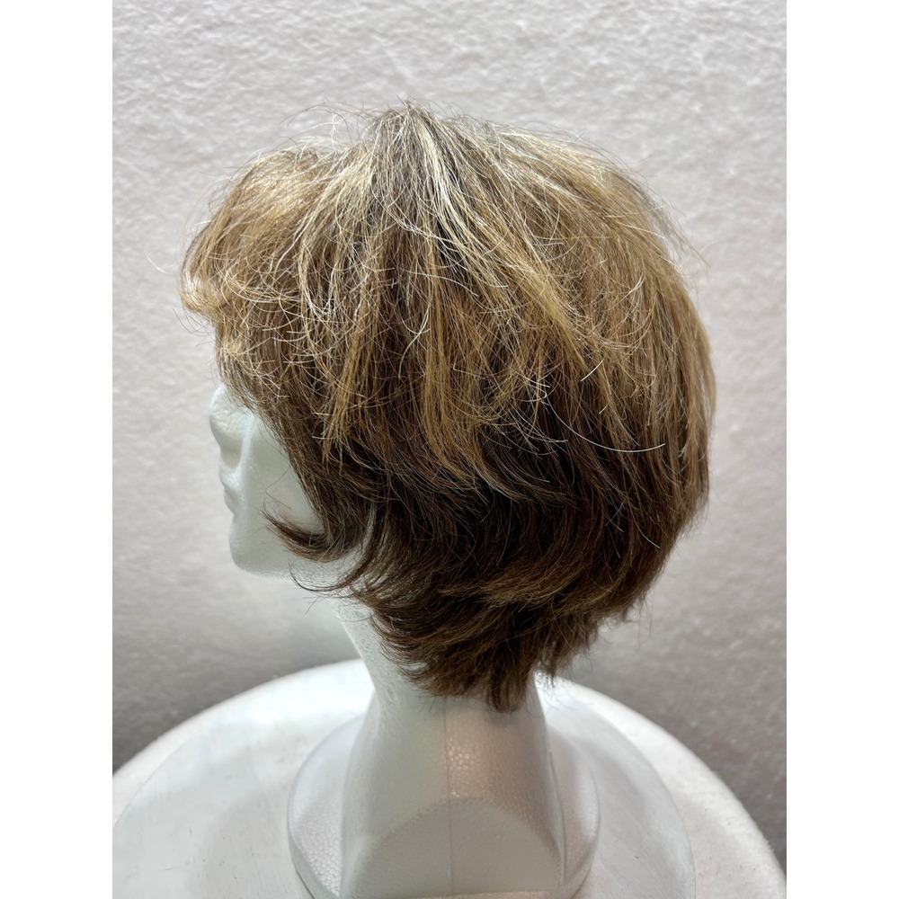 Raquel Welch Crushing On Casual Wig Glazed Mocha R11S+ Average Cap Short Layered